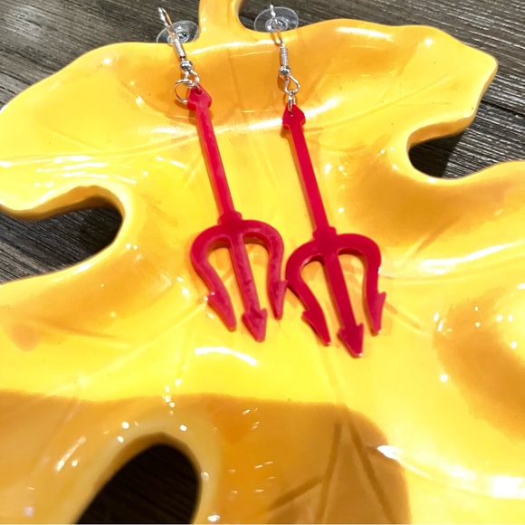 Halloween costume Jewelry 😈 Red Devil Fork Earrings Brand New Two Inches Long - Picture 3 of 5